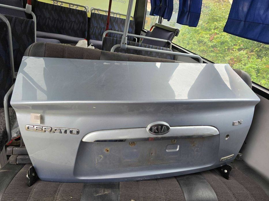 Кришка багажника Kia cerato 2005