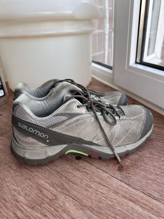 Salomon 37 розмір , трекінгові черевики, кросівки