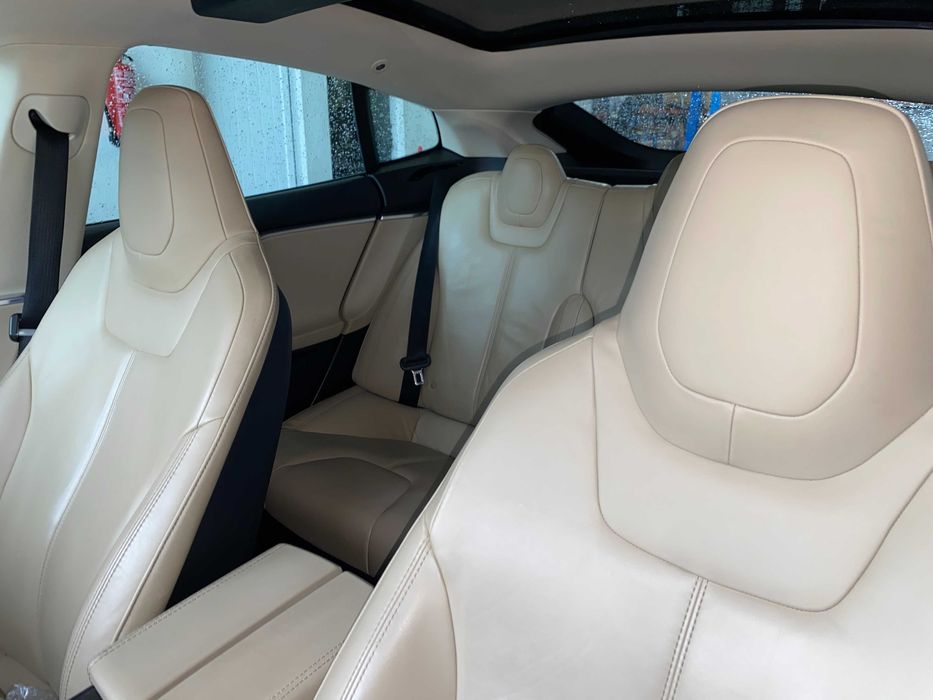 Tesla Model S 85 com motor e baterias já substituídas