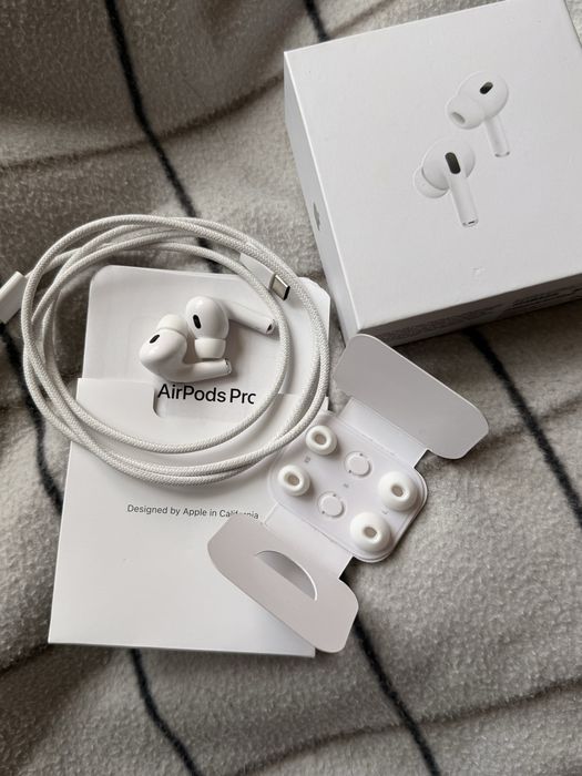 лівий і правий навушник air pods pro 2