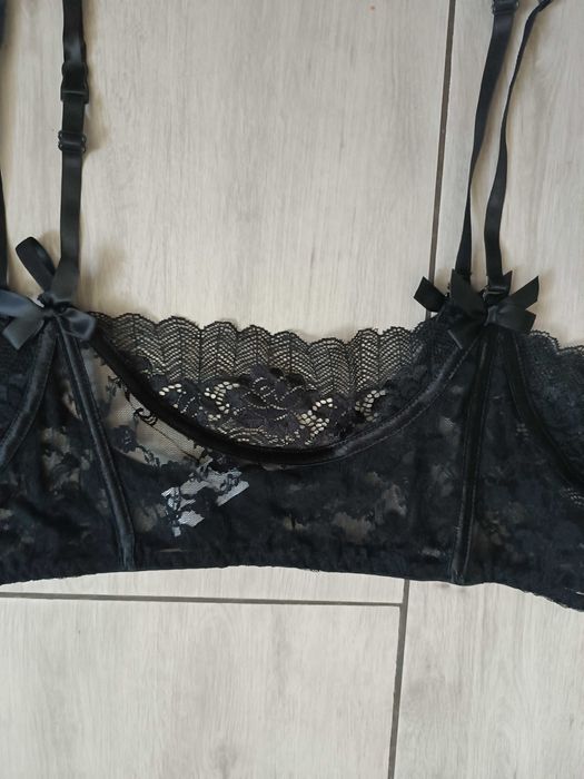 Pas do pończoch plus stringi 44-46