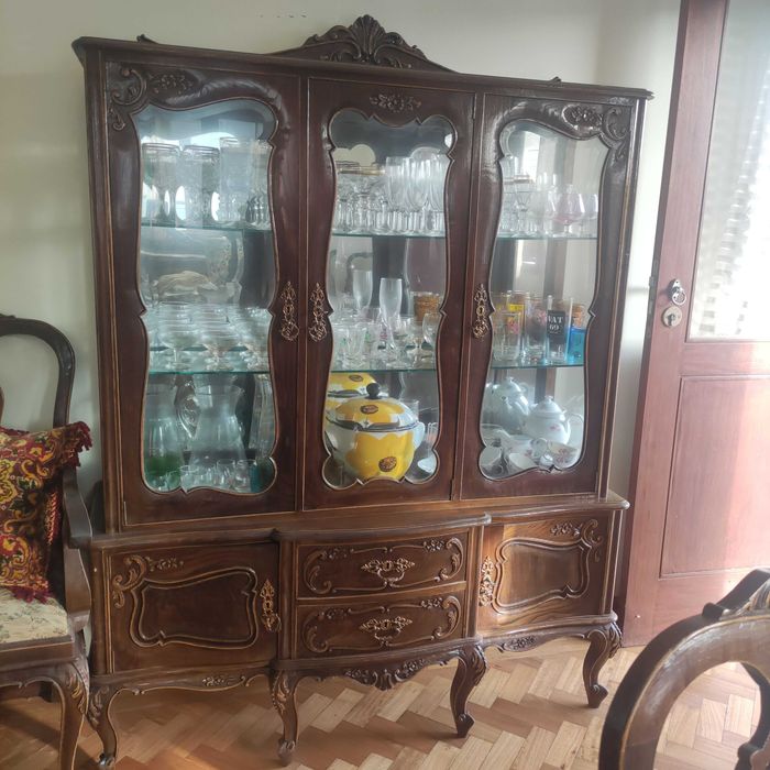 Mobília de sala em madeira maciça antiga