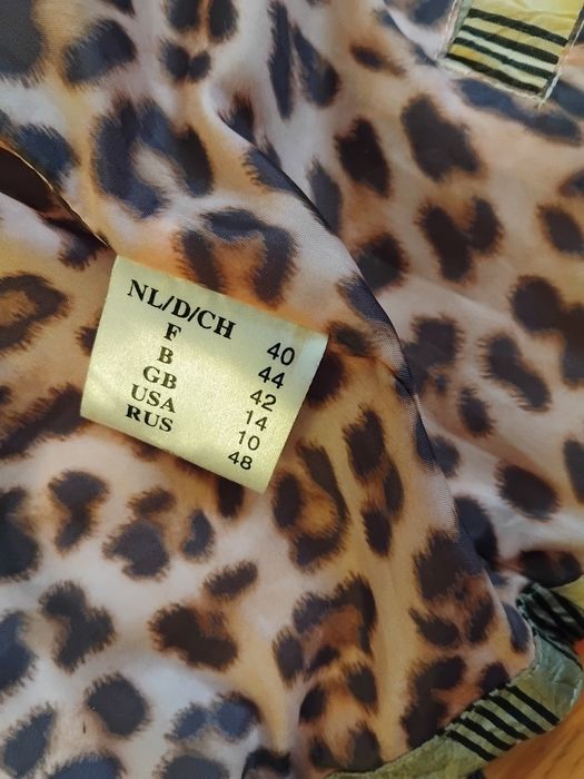 Безрукавка для  дівчини чи жінки 44 -46 р.