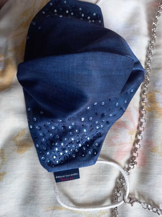 Máscara preta para proteção respiratória, com corrente - Salsa