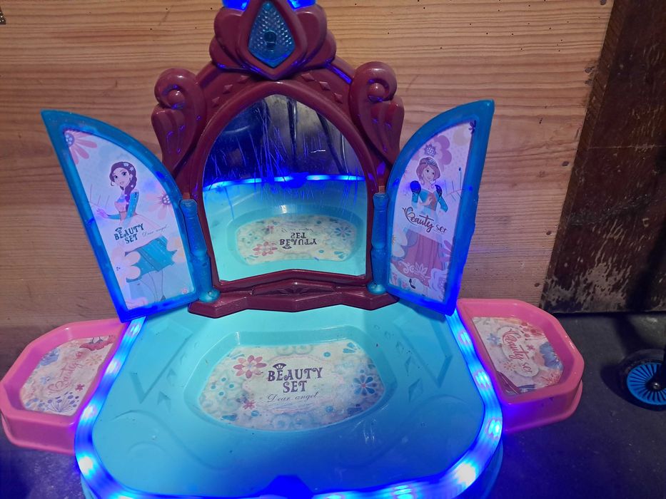 Tocador de criança  com música