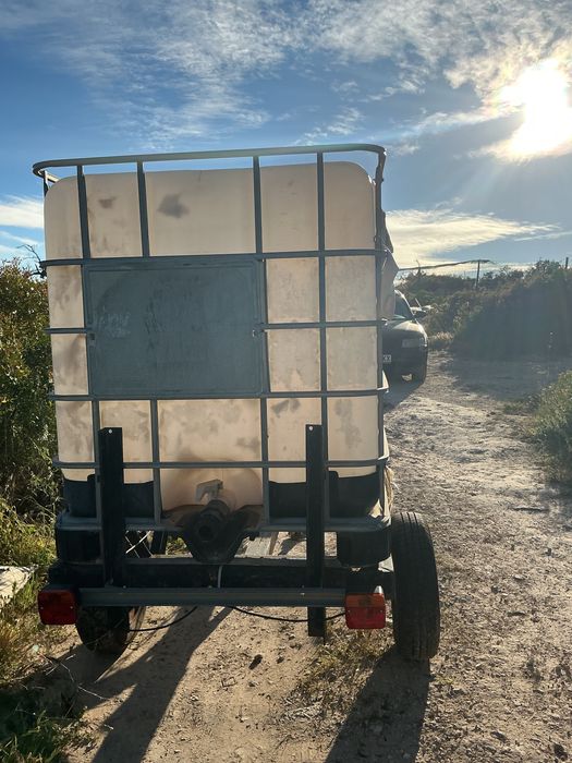 Reboque - transportar a água do poço