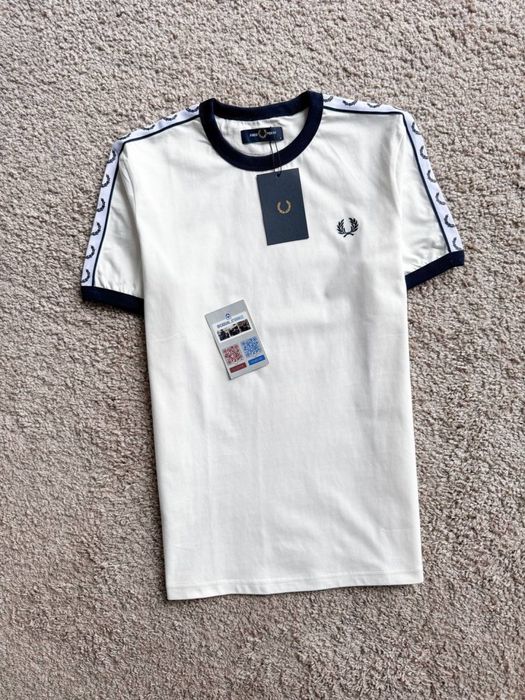 Футболка Fred Perry с лампасами