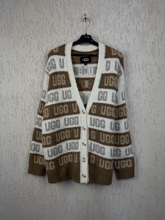 UGG Женский монограммный кардиган ugg graphic logo cardigan brown