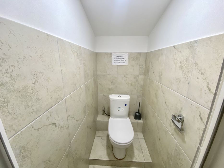 Продається комерційне приміщення.Терміново! 354 м². Офіси. ТЦ. 550$/м²