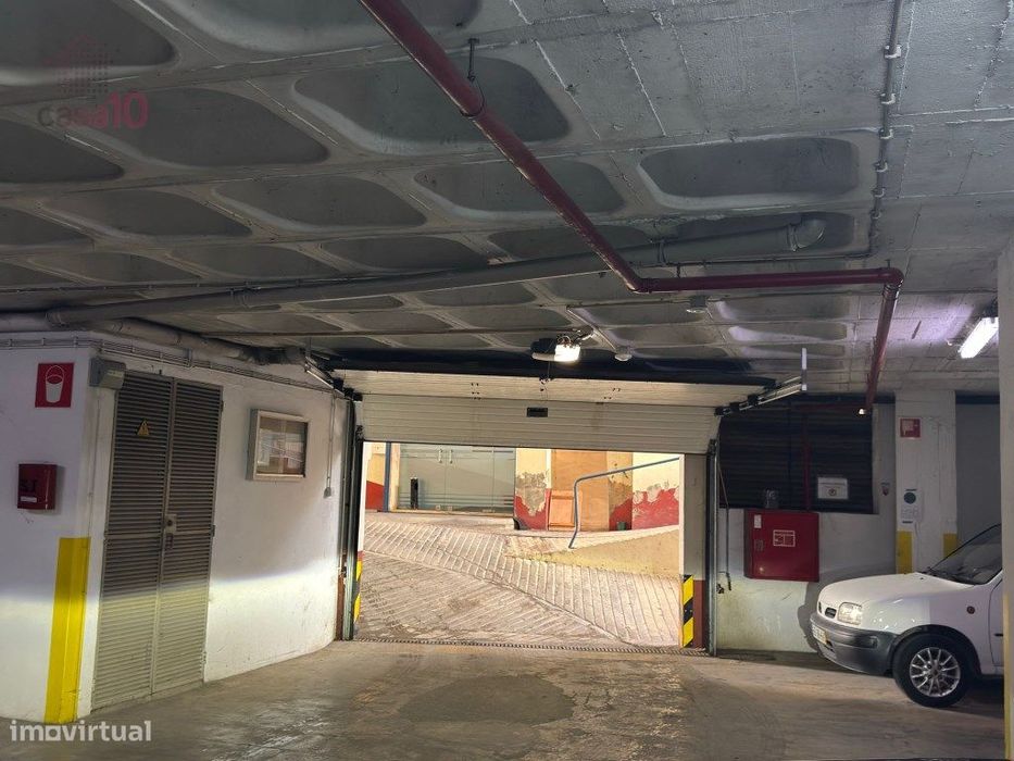 Lugar de parqueamento em garagem fechada, para venda no Montijo