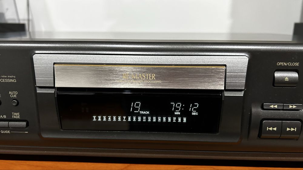 Leitor de CD Technics SL-PS7