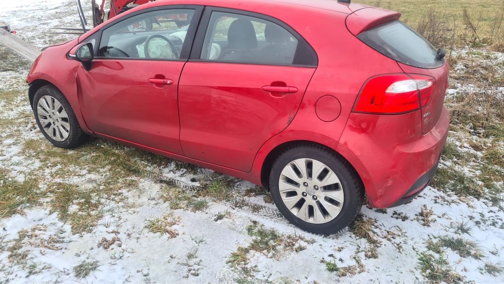 Kia rio III uszkodzona