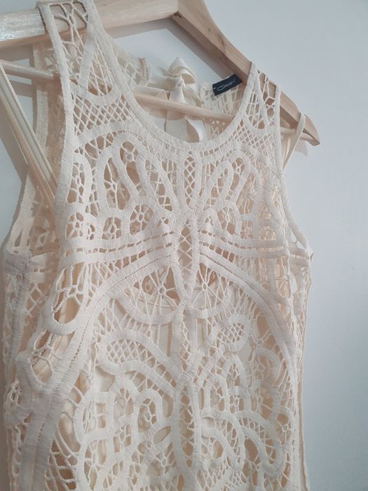 Vestido Bege de Renda