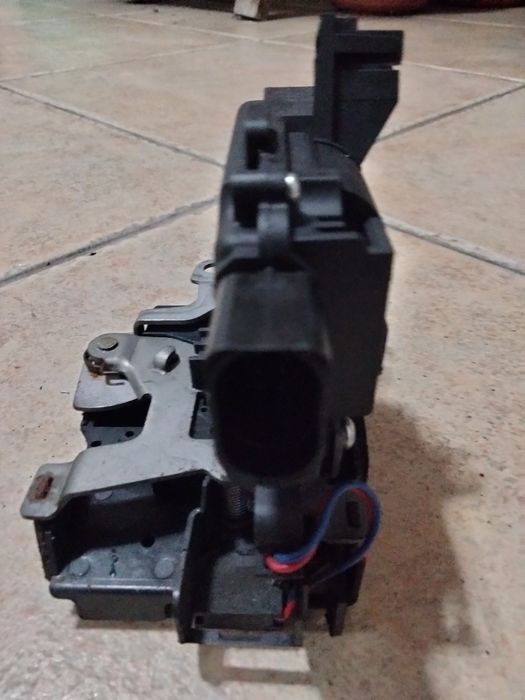 4 farolins e 1 fecho porta VW Passat  20€ cada