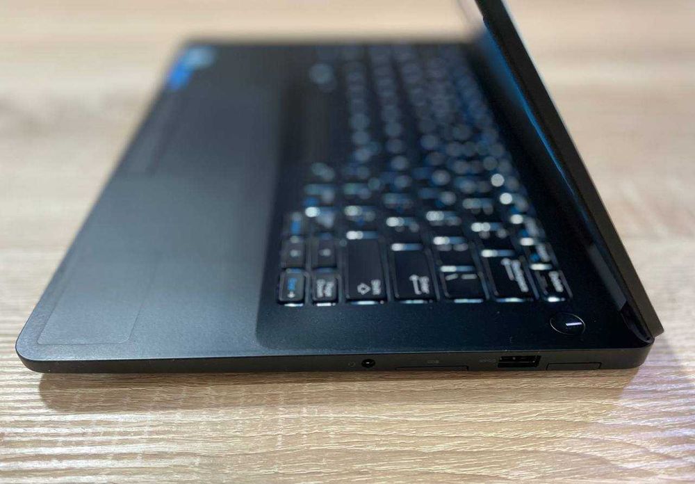 Ноутбук DELL 7270 | 12,5" HD LCD | I5-6300U | 8GB DDR4 | 256GB SSD