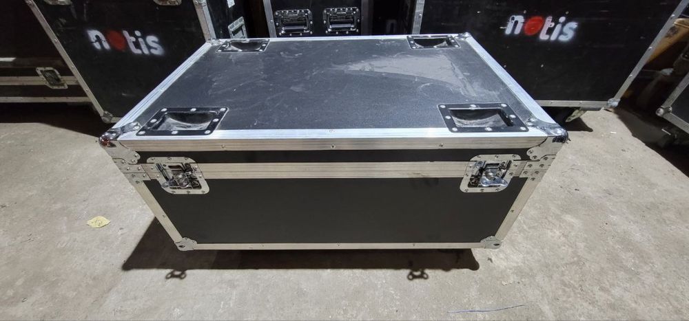 Великі Rack, рекові кейси для світлових приладів та колонок.