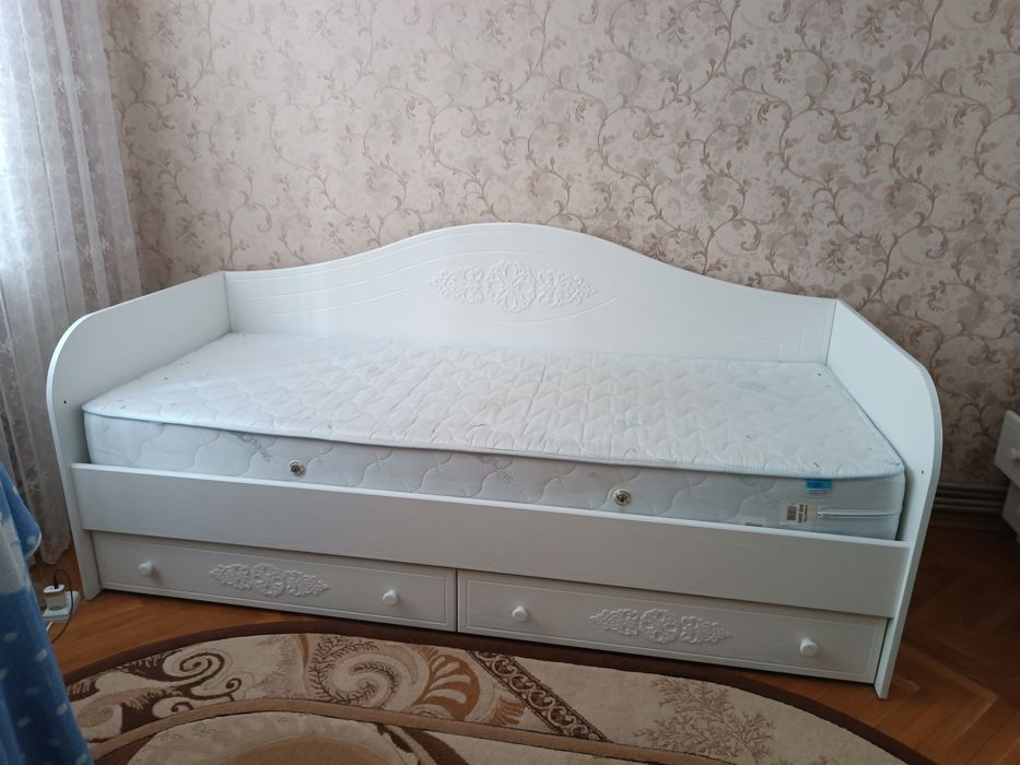 Продам дитяче ліжко з матрасом