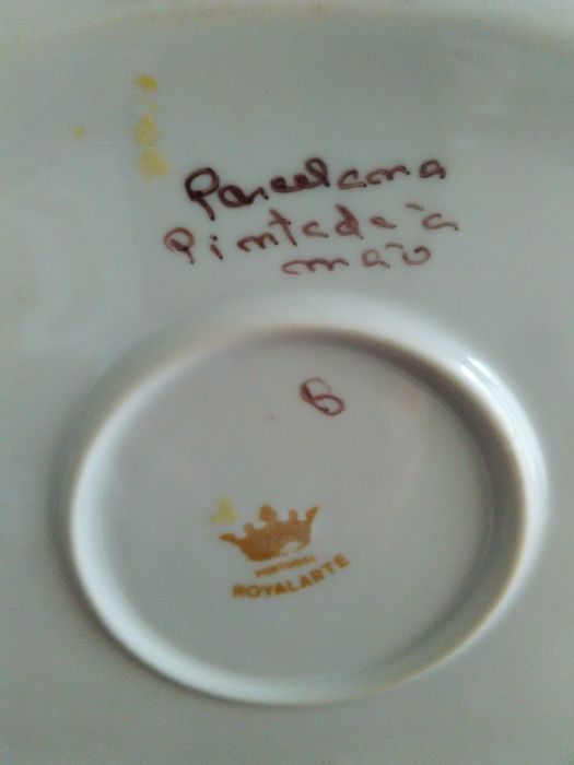 Louça pintada à mão