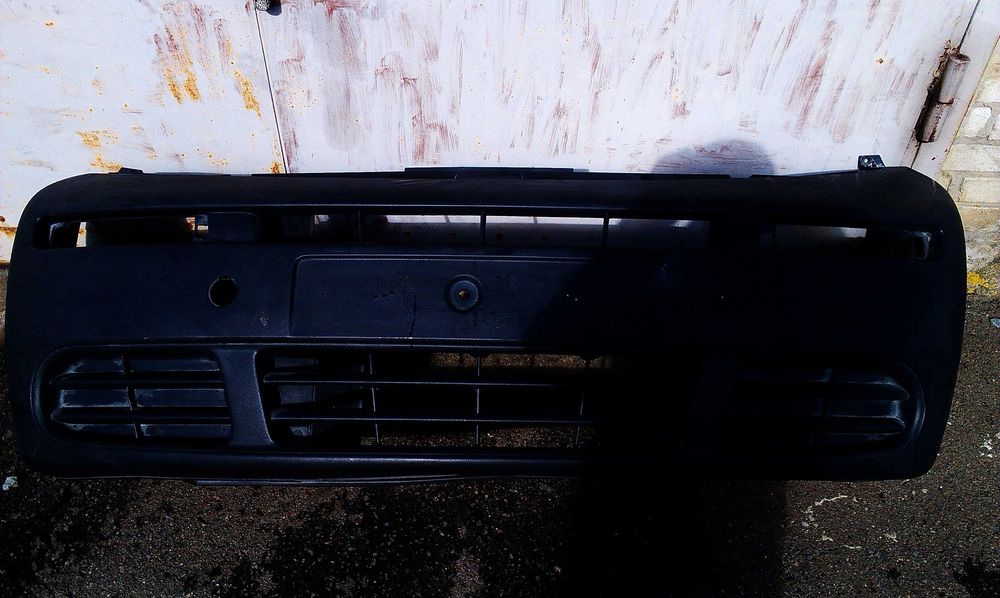 передній бампер Опель Віваро 2002-2014