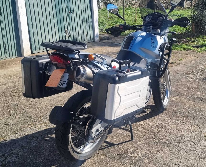 Vendo Mota BMW 650 GS com malas laterais , Top case , faróis GIVI