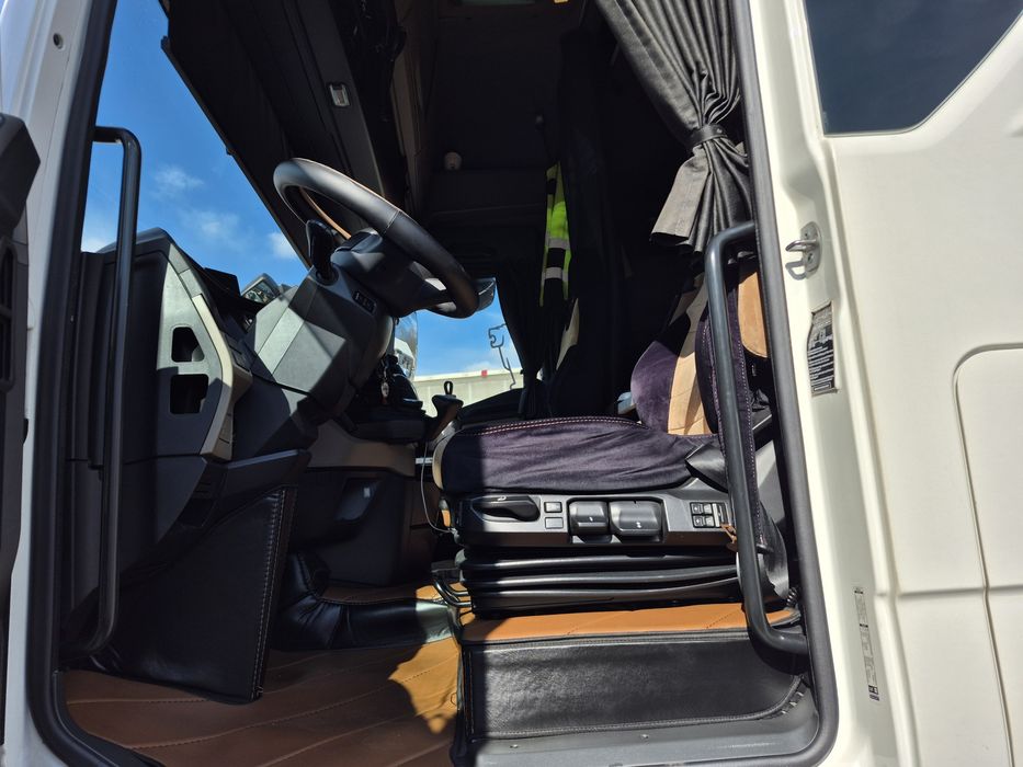 Ciągnik MAN TGX 18.510