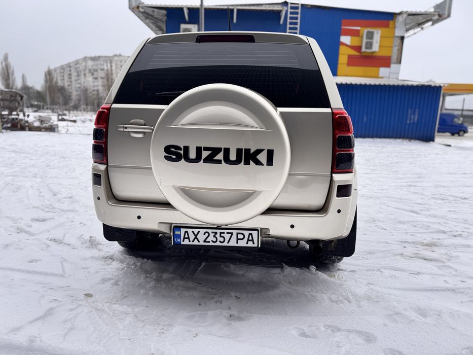 Продается SUZUKI GRAND VITARA 2008 год  рестайлинговая 2.4 бензин 4x4