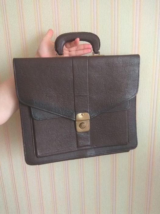Продам портфель шкіряний