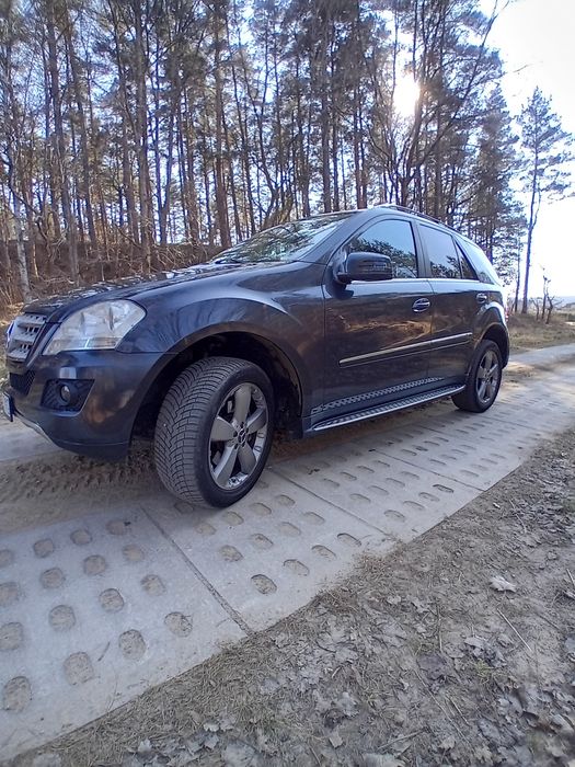 Mercedes 350 ML  benzyna 2011r.