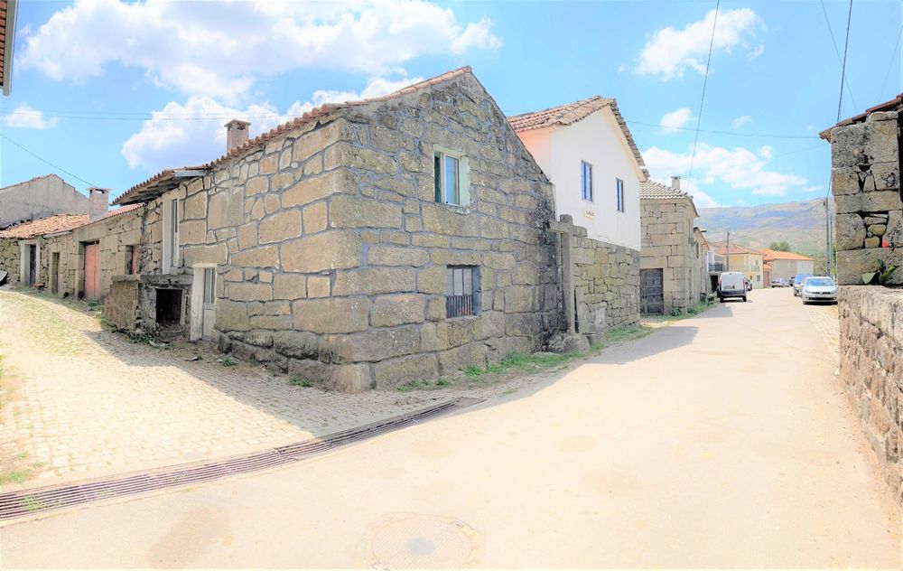 Moradias/Casas de Pedra Granito - Aldeia da N2 - Telões - V. P. Aguiar