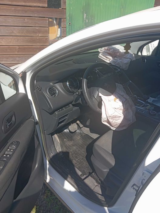 Peugeot 3008 híbrido batido