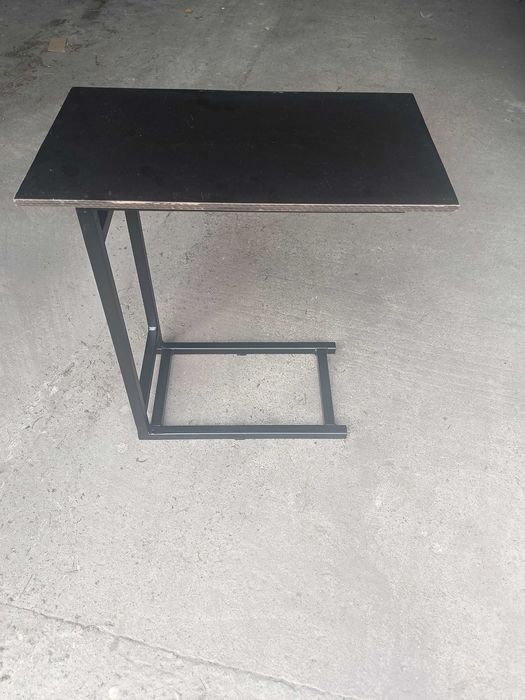 stolik kawowy pod łóżko