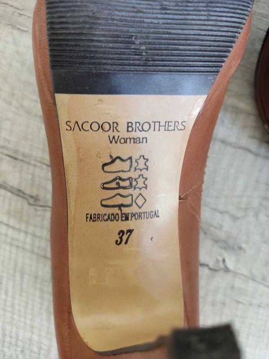 Sapatos de salto alto