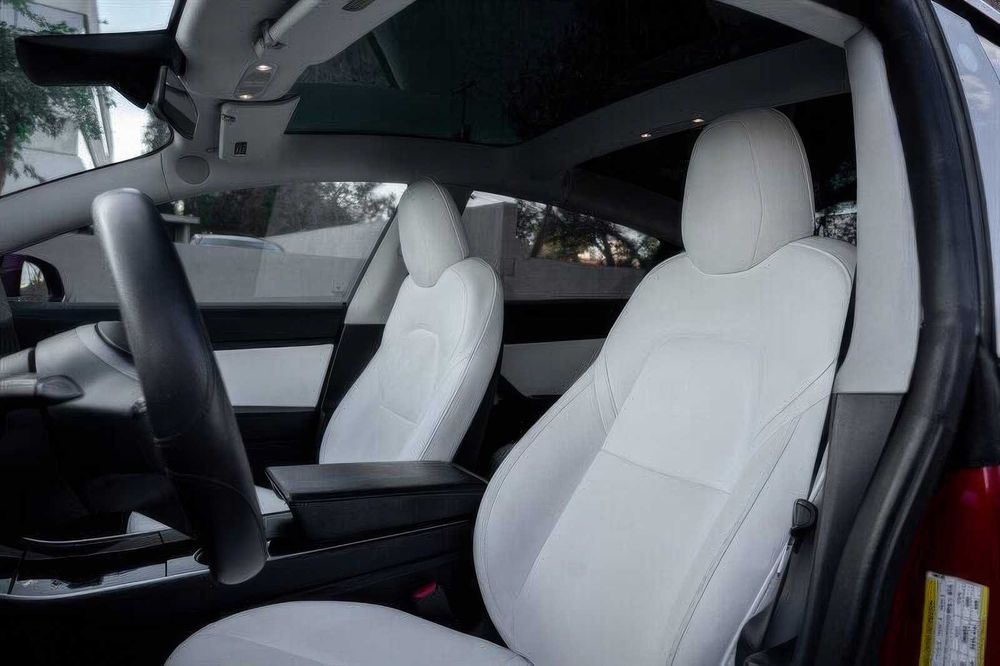 Tesla Model 3      2020