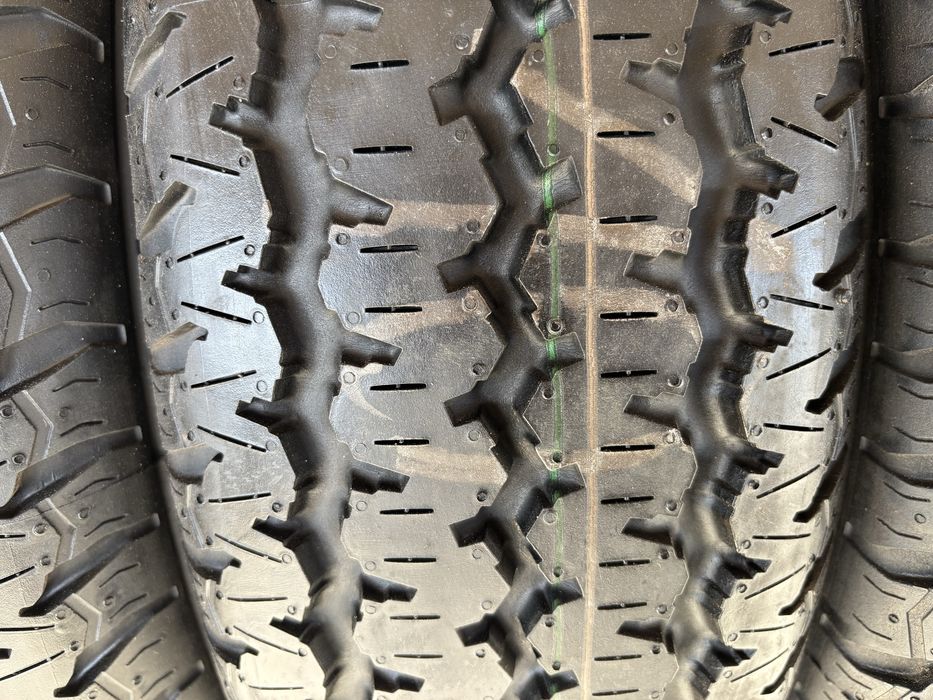Комплект НОВИХ літніх шин 195/70R15 Barum