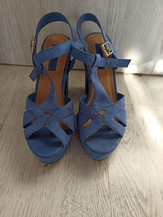 Sandały na słupku roz 36 Atmosphere