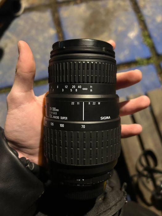 Телеоб'єктив Sigma 70-300mm, Сумісний з фотоапаратами Nikon.