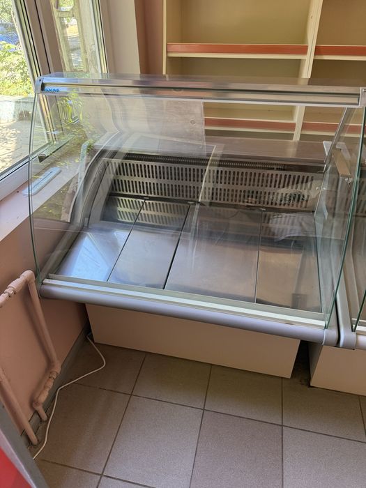 Продам витрины,весы,холодильные витрины
