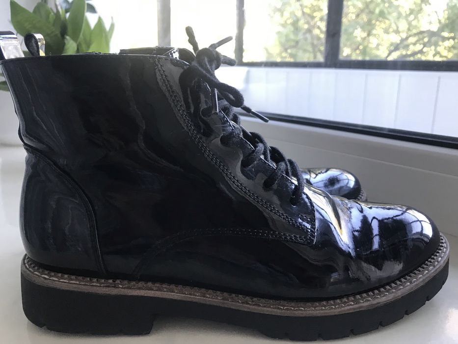 Шкіряні осінні лакові чорні черевики  в гарному стані жіночі 36/36,5