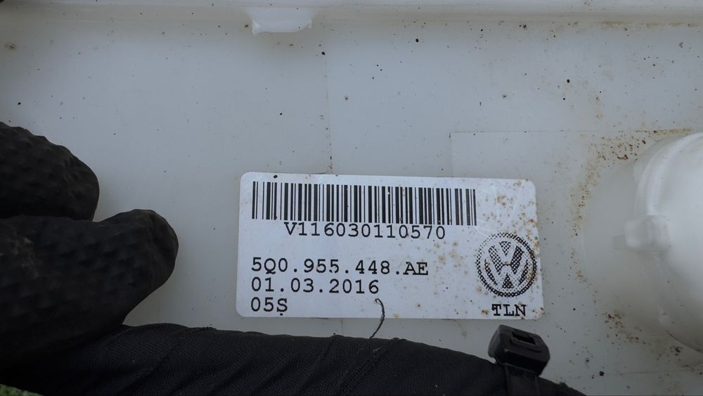 Бачок омивача Октавія А5 А7 Суперб 2,3 Гольф 6 Пасат Skoda Octavia А5