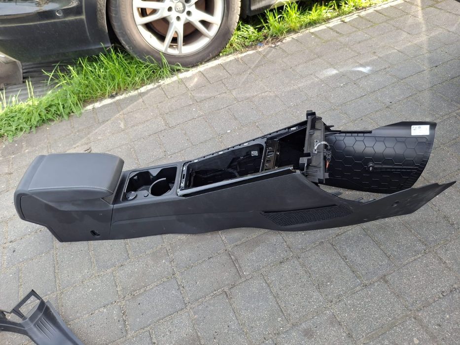 Tunel środkowy podłokietnik VW Golf VIII GTI GTD R-line