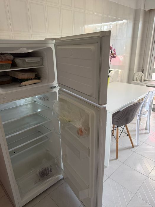 Frigorífico avariado para peças