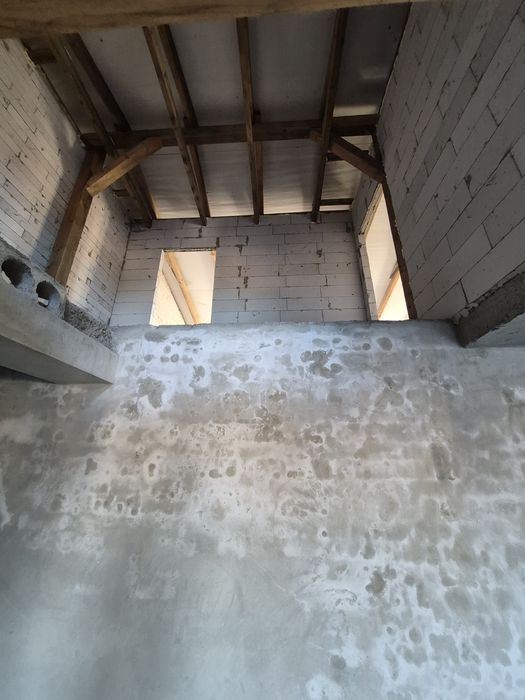 Велика двохярусна квартира в центрі міста (125,7 м²)