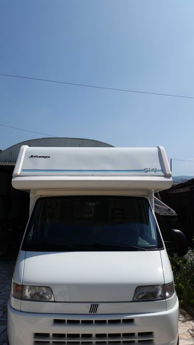 Autocaravana Fiat Ducato 2001 - Bom estado, espaçosa e bem equipada.