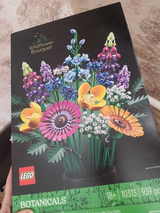 Оригінальний набір LEGO Botanicals 10313, 939 деталей