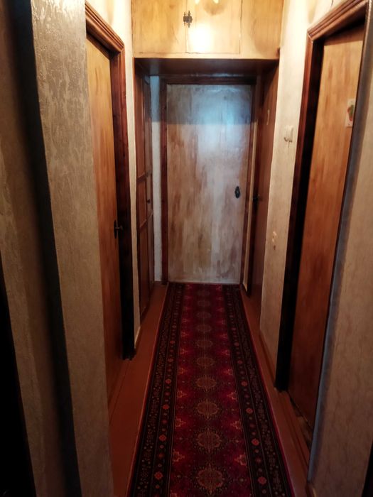 Продам 3-х кімнатну квартиру з індивідуальним опаленням (центр міста)