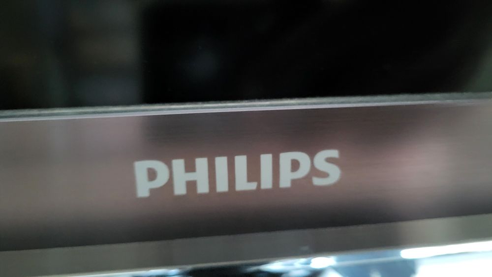 Телевізор          Philips 37PFL7605H Ambilight 37