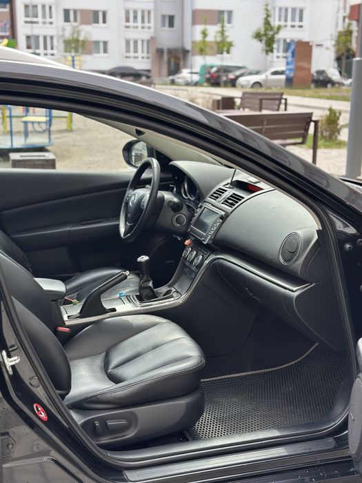 Mazda 6  2-покоління( рестайлінг)2011 рік 2.2 дизель