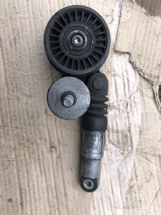 Натяжитель ремня генератора Суперб 1 Пассат б 5 Audi A4 B6 1.9 tdi