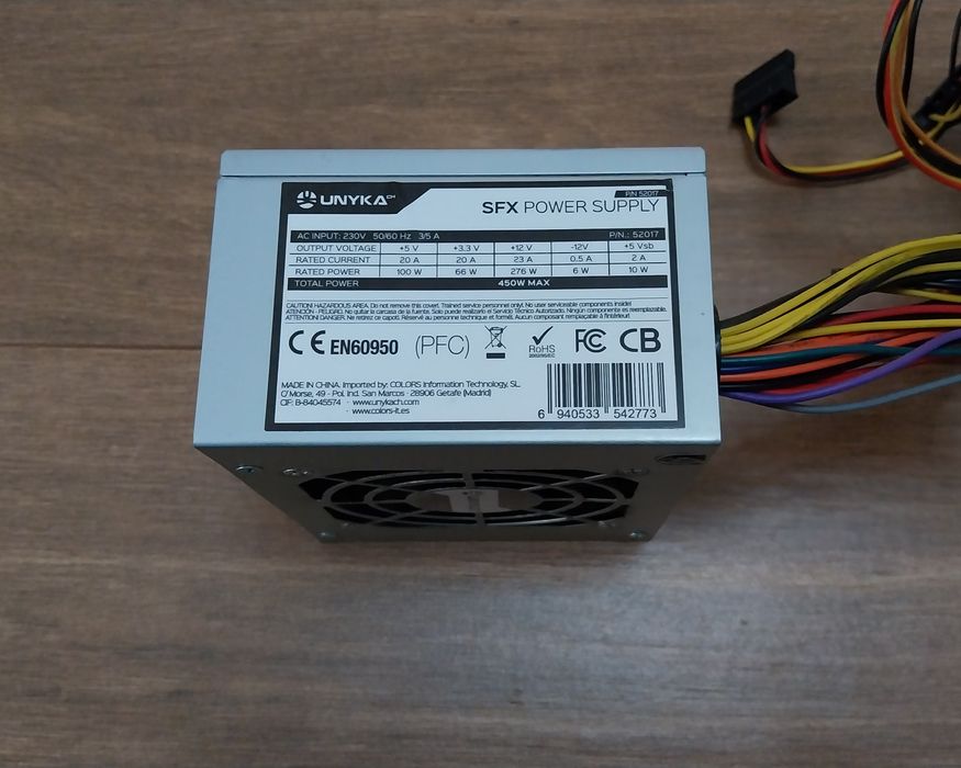 Fonte de alimentação SFX Unika de 450 Watts