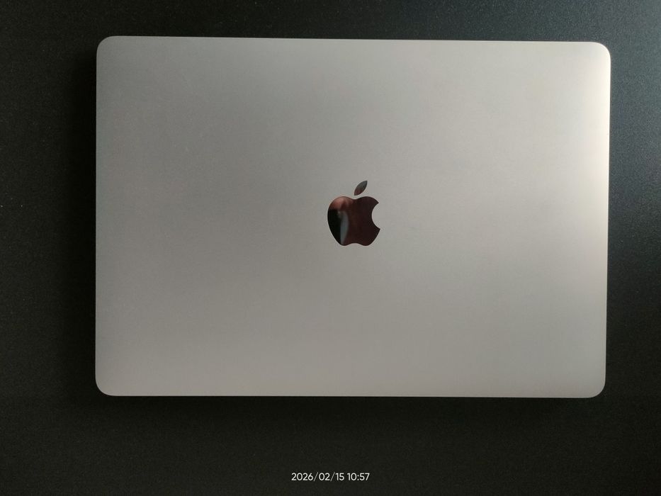 Продам Мак бук эир 2020 года на М1 на запчасти